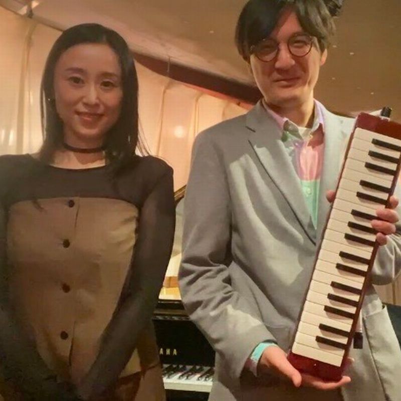 本山禎朗の鍵盤ハーモニカと鹿川暁弓のピアノ